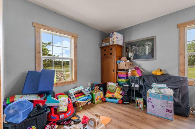 1311 W Clinton Avenue, Seymour, MO 65746