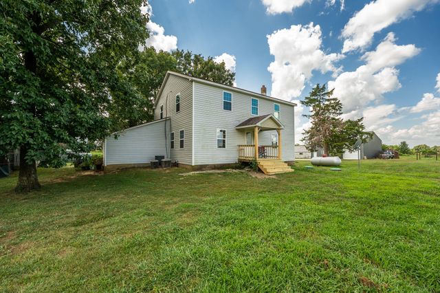 1311 W Clinton Avenue, Seymour, MO 65746