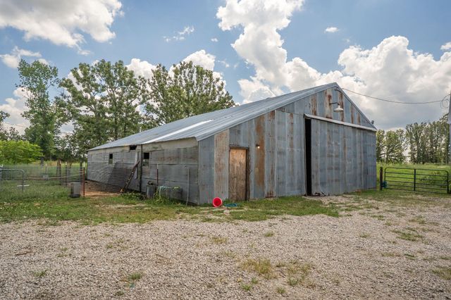 1311 W Clinton Avenue, Seymour, MO 65746