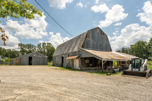 1311 W Clinton Avenue, Seymour, MO 65746