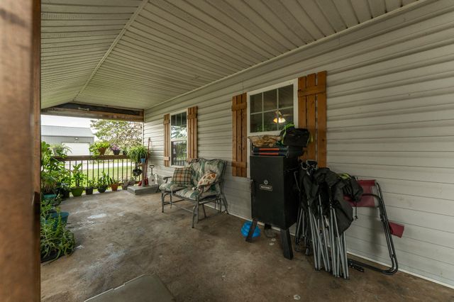 1311 W Clinton Avenue, Seymour, MO 65746