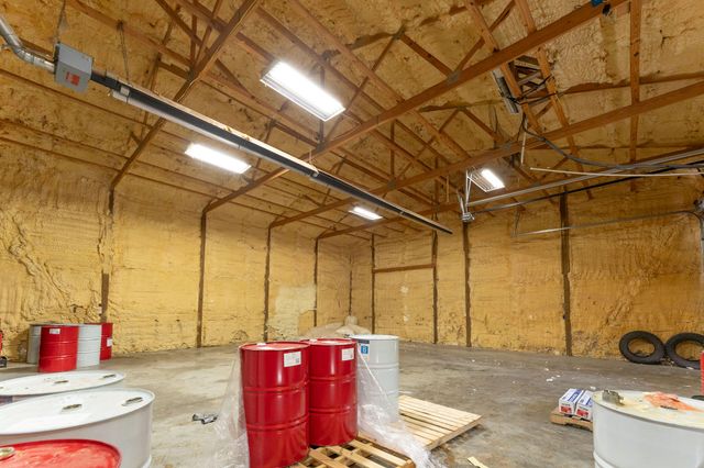 1311 W Clinton Avenue, Seymour, MO 65746