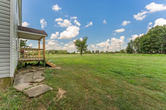 1311 W Clinton Avenue, Seymour, MO 65746