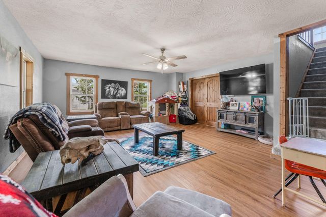 1311 W Clinton Avenue, Seymour, MO 65746