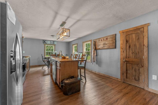 1311 W Clinton Avenue, Seymour, MO 65746