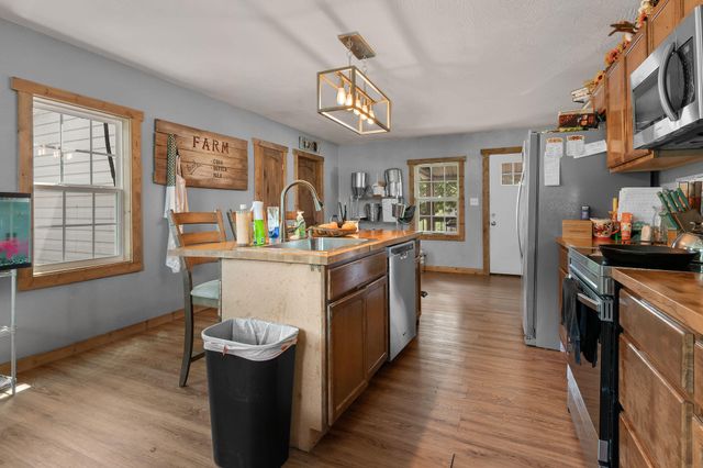 1311 W Clinton Avenue, Seymour, MO 65746