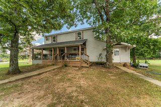 1311 W Clinton Avenue, Seymour, MO 65746