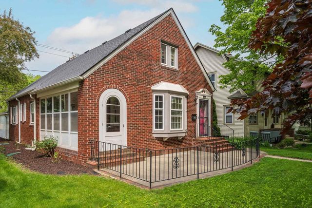 4849 N Newhall STREET, Whitefish Bay, WI 53217