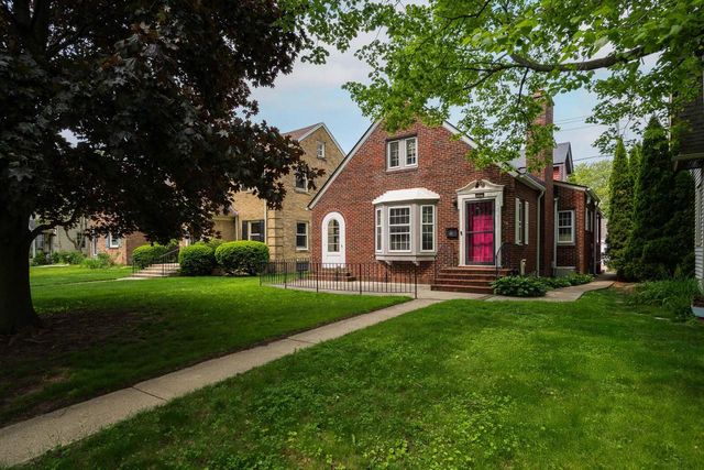 4849 N Newhall STREET, Whitefish Bay, WI 53217