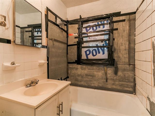 2725 NW 38th Street, Oklahoma City, OK 73112