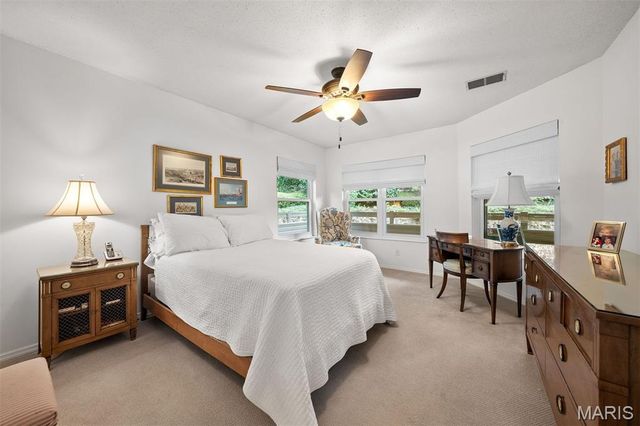 1010 Thoreau Court 210, Creve Coeur, MO 63146