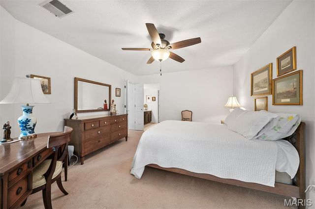 1010 Thoreau Court 210, Creve Coeur, MO 63146