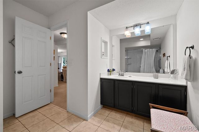 1010 Thoreau Court 210, Creve Coeur, MO 63146