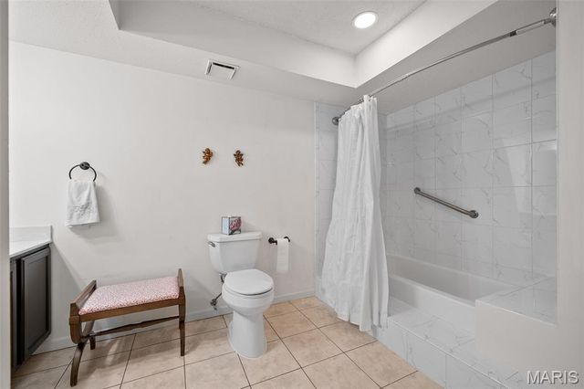 1010 Thoreau Court 210, Creve Coeur, MO 63146