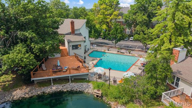 1010 Thoreau Court 210, Creve Coeur, MO 63146
