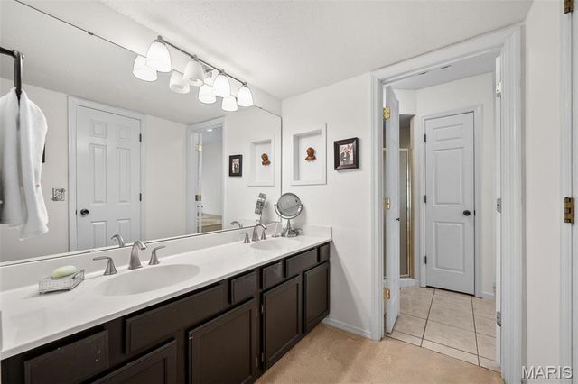 1010 Thoreau Court 210, Creve Coeur, MO 63146