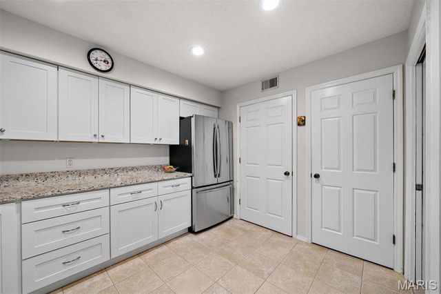1010 Thoreau Court 210, Creve Coeur, MO 63146