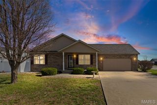 5 N Harvest Crest Court, Highland, IL 62249