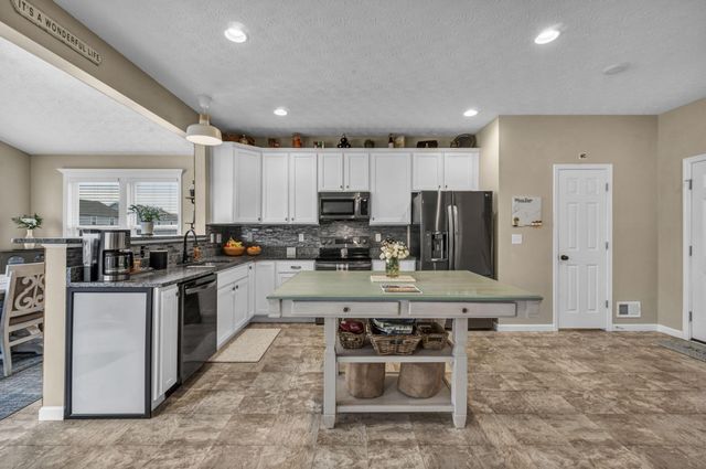 181 Delaware Drive, Delaware, OH 43015