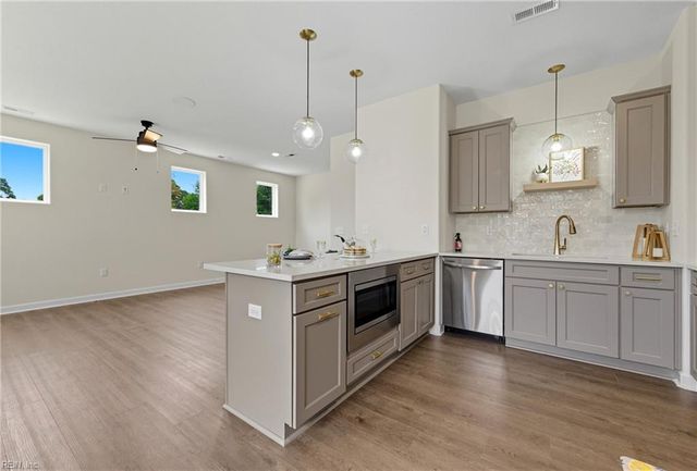 14307 Old Courthouse WAY A, Newport News, VA 23602