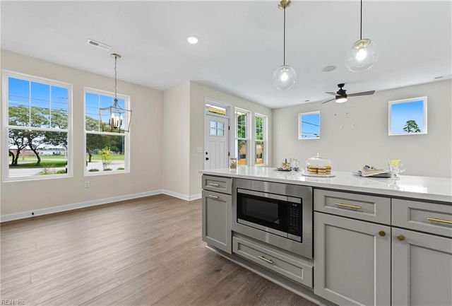 14307 Old Courthouse WAY A, Newport News, VA 23602