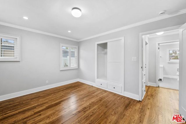 18148 Hartland Street, Reseda (los Angeles), CA 91335