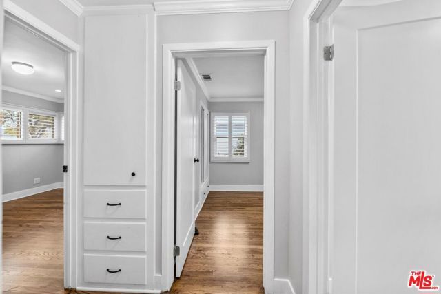 18148 Hartland Street, Reseda (los Angeles), CA 91335