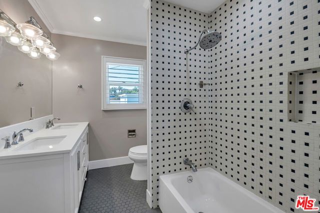 18148 Hartland Street, Reseda (los Angeles), CA 91335