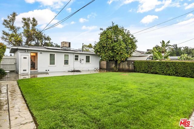 18148 Hartland Street, Reseda (los Angeles), CA 91335