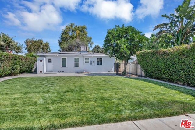 18148 Hartland Street, Reseda (los Angeles), CA 91335