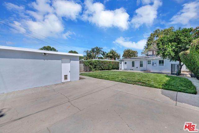 18148 Hartland Street, Reseda (los Angeles), CA 91335