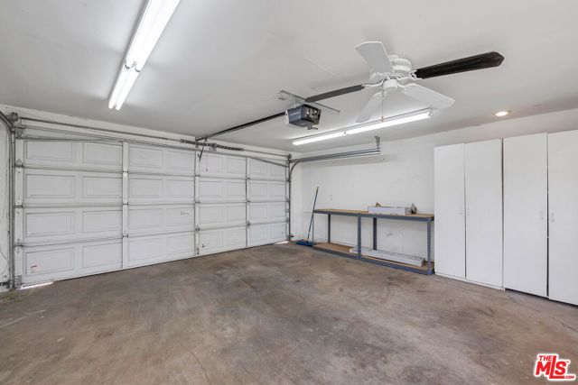 18148 Hartland Street, Reseda (los Angeles), CA 91335