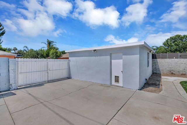 18148 Hartland Street, Reseda (los Angeles), CA 91335