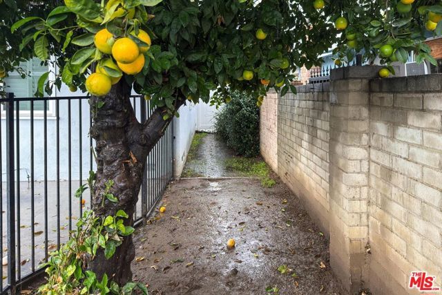 18148 Hartland Street, Reseda (los Angeles), CA 91335