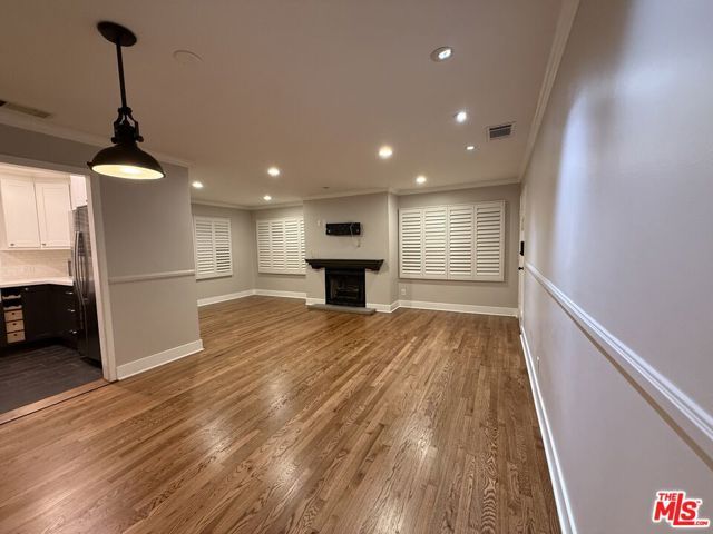 18148 Hartland Street, Reseda (los Angeles), CA 91335