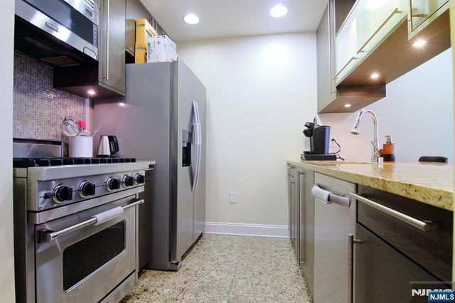 10 Regent Street 602, Jersey City, NJ 07302