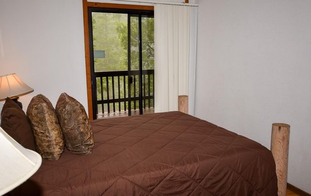 40720 Oakwoods Ln, Shaver Lake, CA 93664