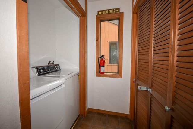 40720 Oakwoods Ln, Shaver Lake, CA 93664