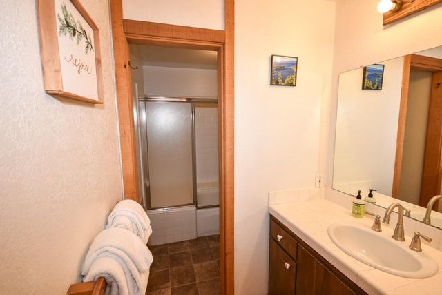 40720 Oakwoods Ln, Shaver Lake, CA 93664