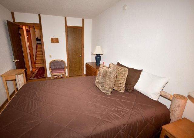 40720 Oakwoods Ln, Shaver Lake, CA 93664