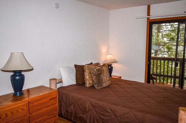 40720 Oakwoods Ln, Shaver Lake, CA 93664