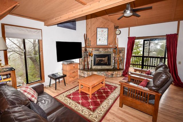 40720 Oakwoods Ln, Shaver Lake, CA 93664