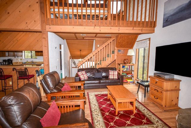 40720 Oakwoods Ln, Shaver Lake, CA 93664