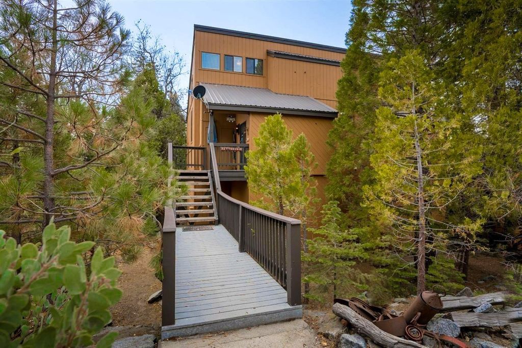 40720 Oakwoods Ln, Shaver Lake, CA 93664