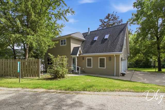 26227 W Forest Court, Antioch, IL 60002