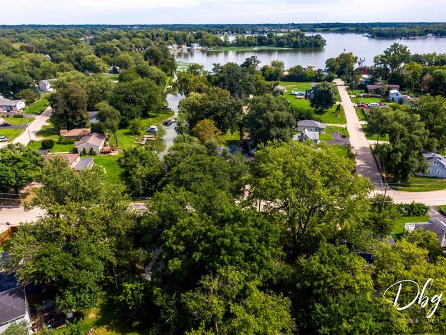 26227 W Forest Court, Antioch, IL 60002