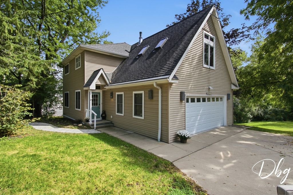 26227 W Forest Court, Antioch, IL 60002