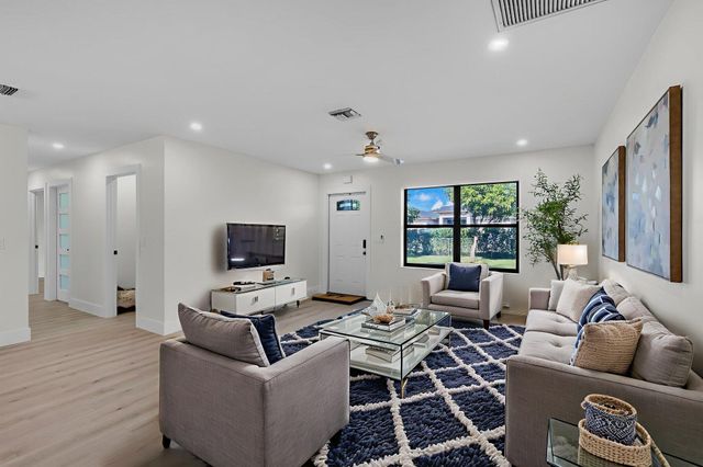 15438 Los Angeles Drive, Loxahatchee Groves, FL 33470