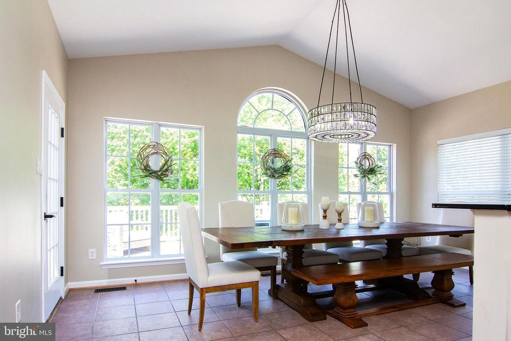 Image 11 of property listing at 6261 WHITE BIRCH RD, Eldersburg, MD 21784