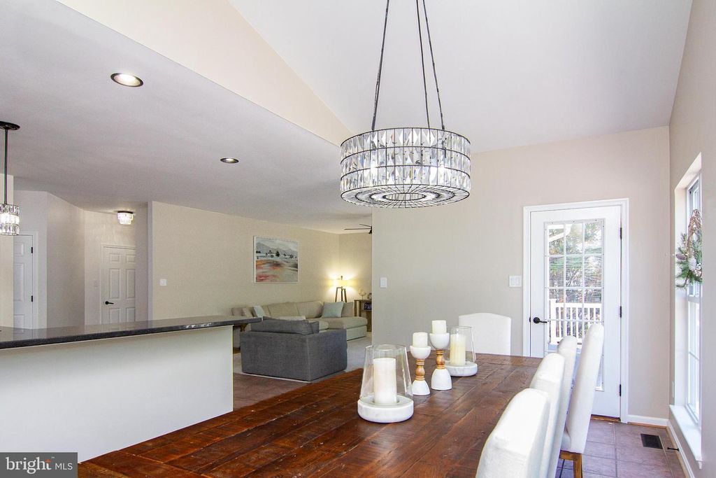 Image 12 of property listing at 6261 WHITE BIRCH RD, Eldersburg, MD 21784